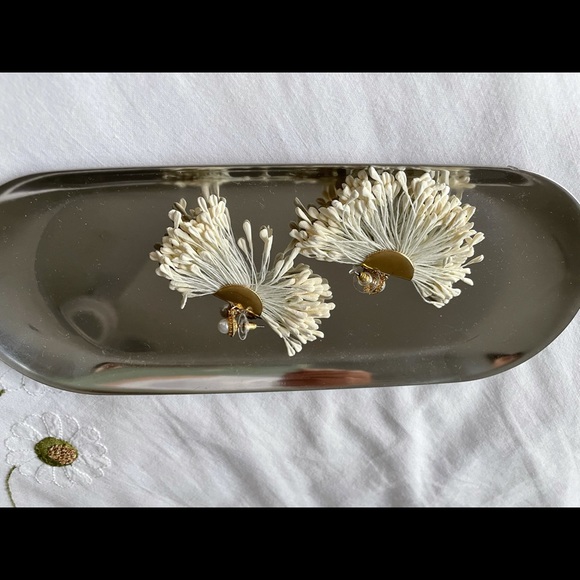 🎈🧨💗Host Pick ☄️🧨 Unique design white Hanging drop earrings - Picture 7 of 7